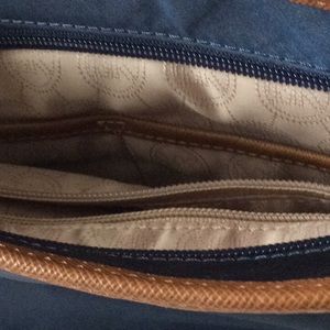 Michael Kors Bags - AUTHENTIC LIKE NEW MICHAEL KORS CROSSBODY Michael Kors Bags - AUTHENTIC LIKE NEW MICHAEL KORS CROSSBODY